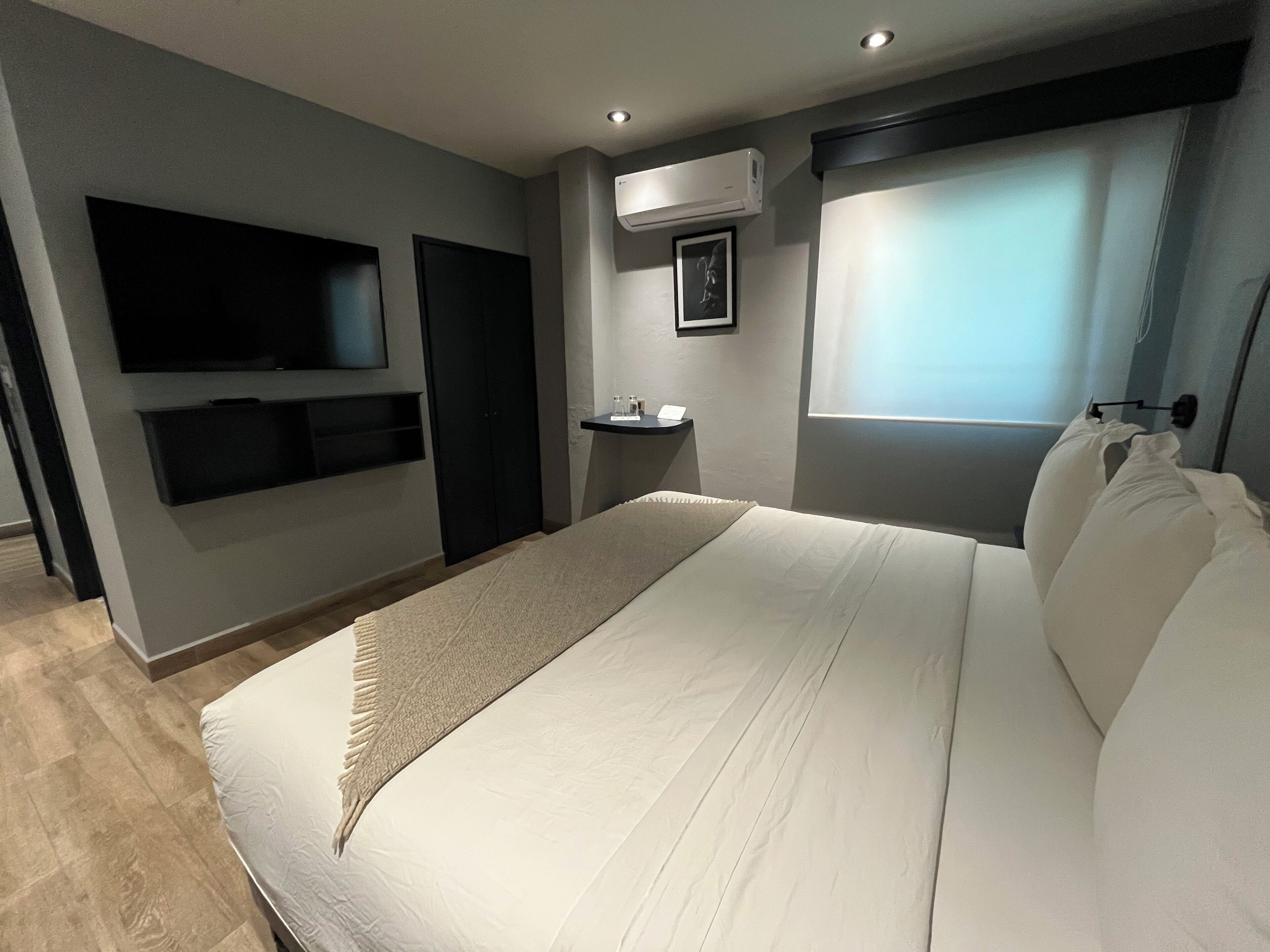 suite king size | 1 bedroom, tempur-pedic beds, in-room safe, soundproofing