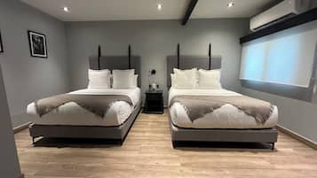 Deluxe Doble con Sofa cama | Camas Tempur-Pedic, caja de seguridad en la habitación y insonorización
