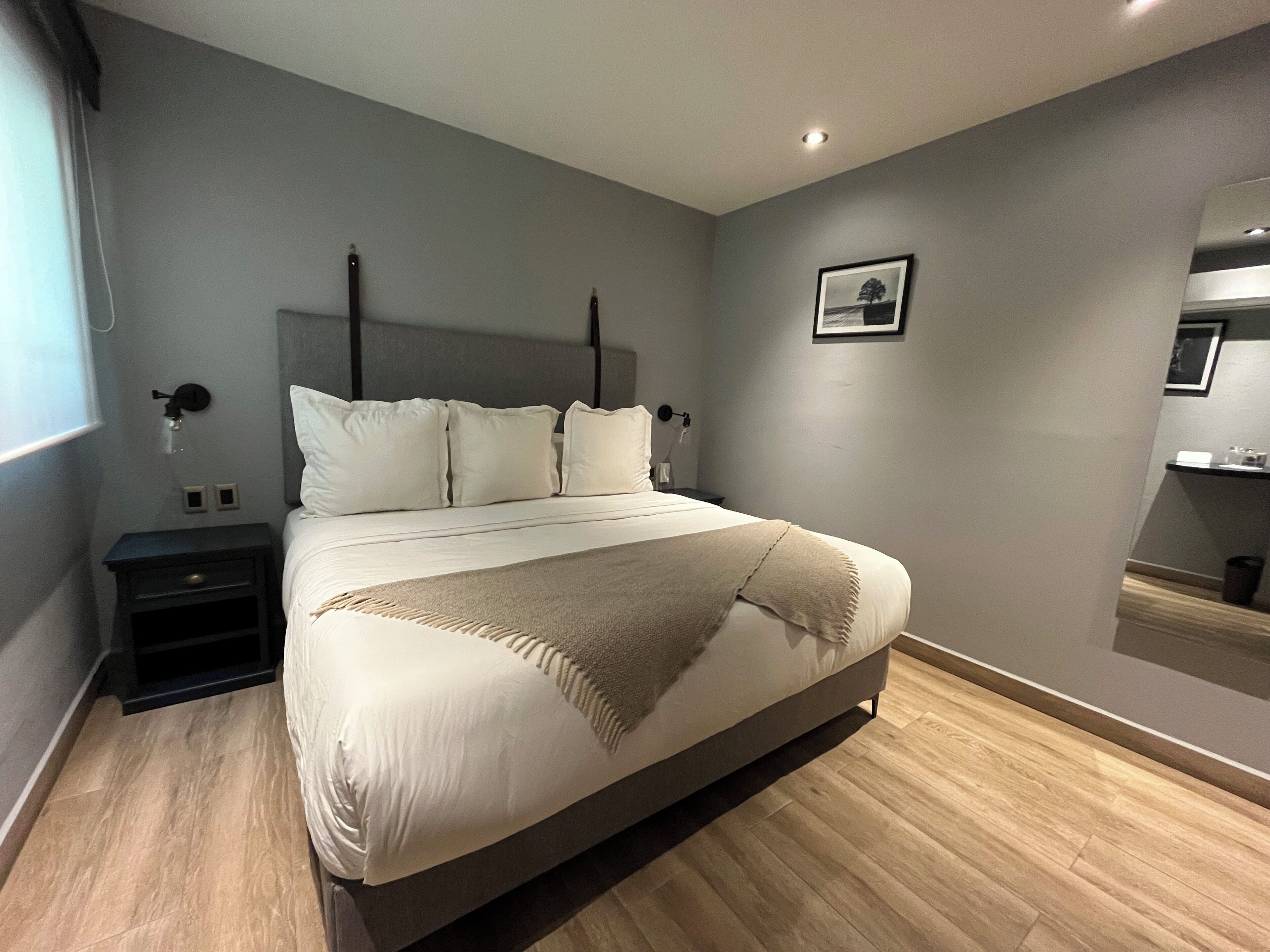 suite king size | 1 bedroom, tempur-pedic beds, in-room safe, soundproofing