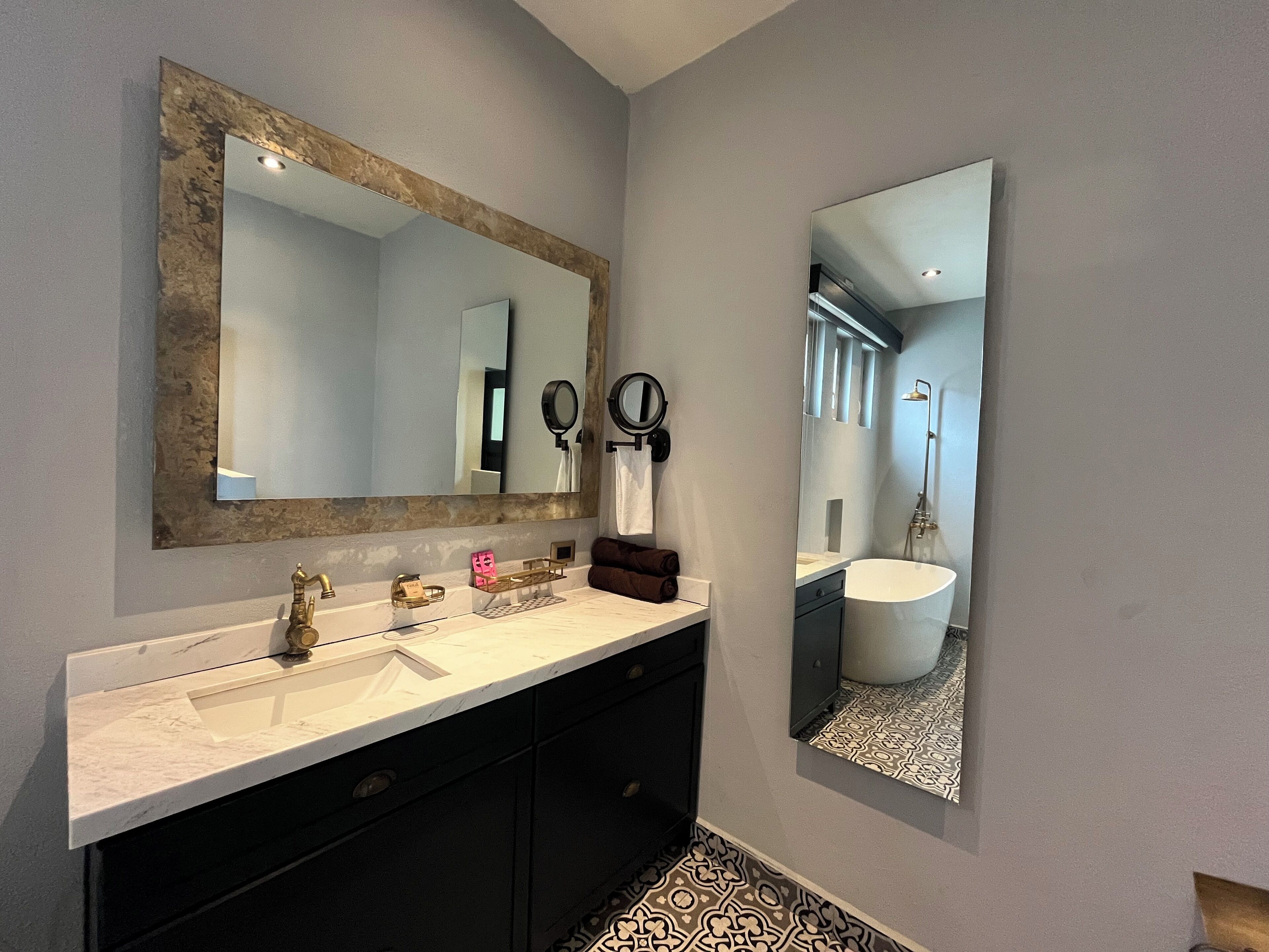 deluxe king size | bathroom | shower, hair dryer, towels, soap