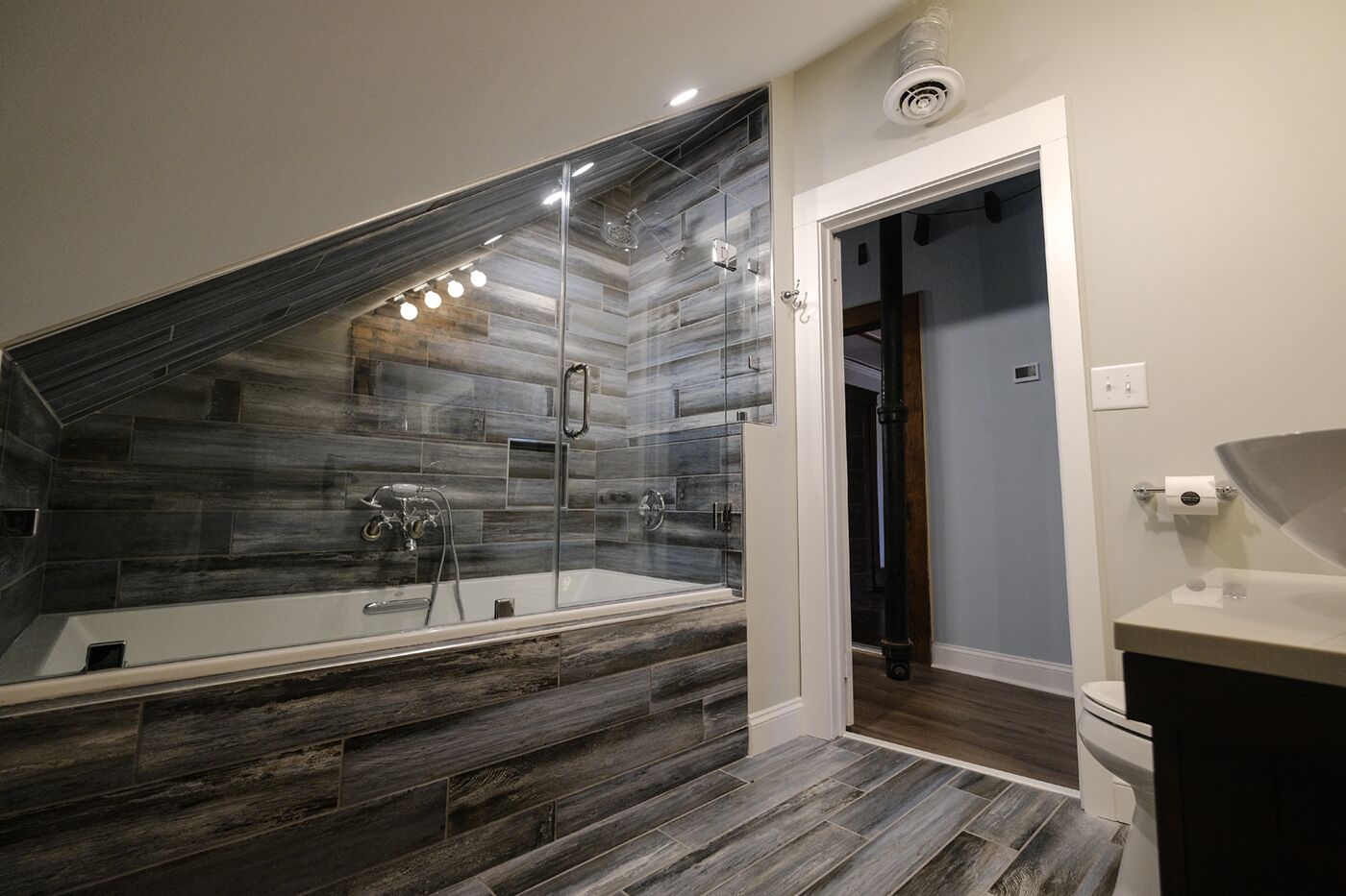 Suite estándar, 1 cama King size, para no fumadores (The Westerwood, 1 Bedroom, Bathtub) | Baño | Amenidades de baño gratuitas, secadora de cabello, toallas, jabón 