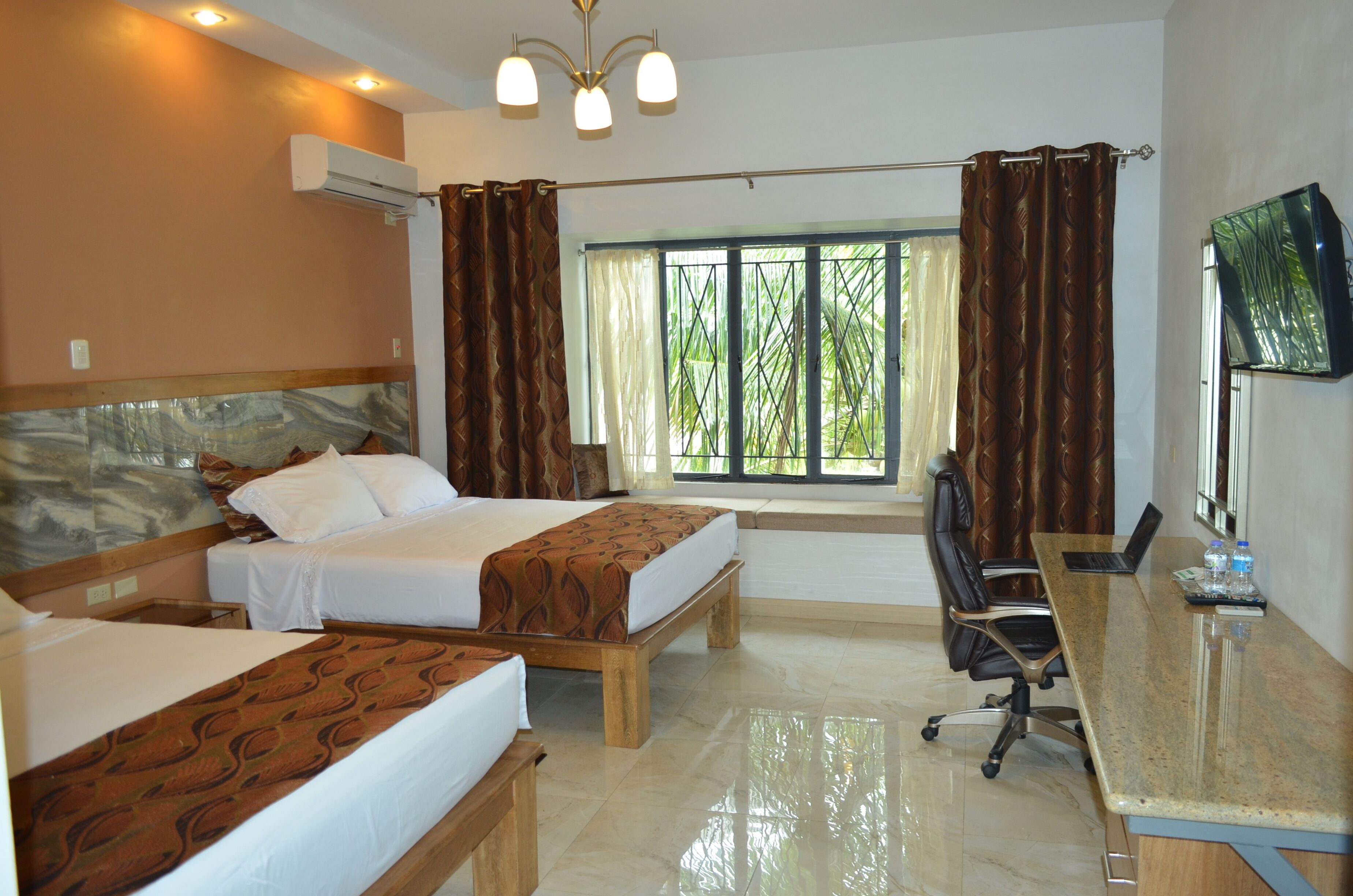 Superior Room, Ensuite | Iron/ironing board, free WiFi, bed sheets