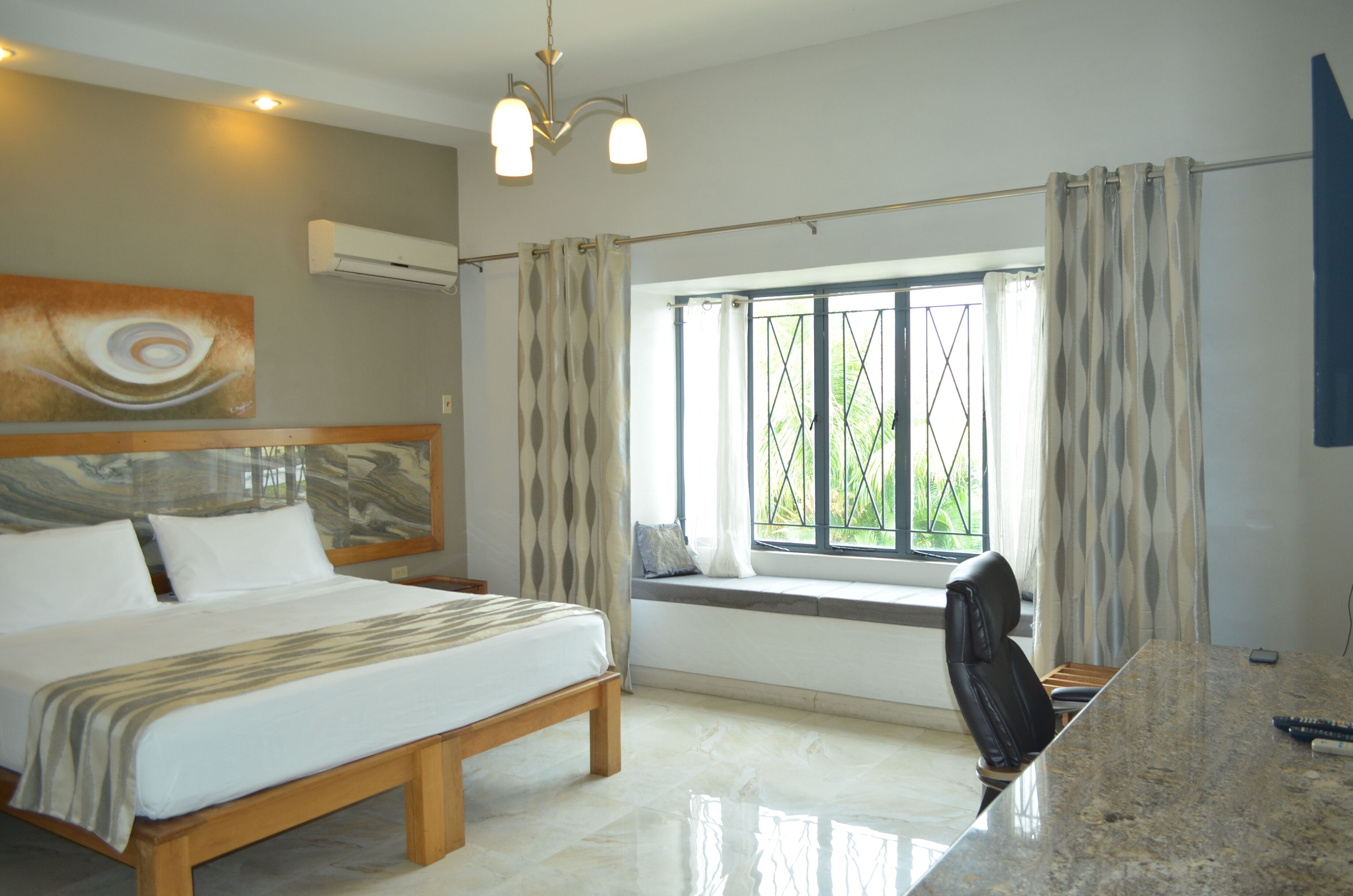 Executive Room, Ensuite | Iron/ironing board, free WiFi, bed sheets