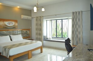 Iron/ironing board, free WiFi, bed sheets - Shalom House (Valsayn)