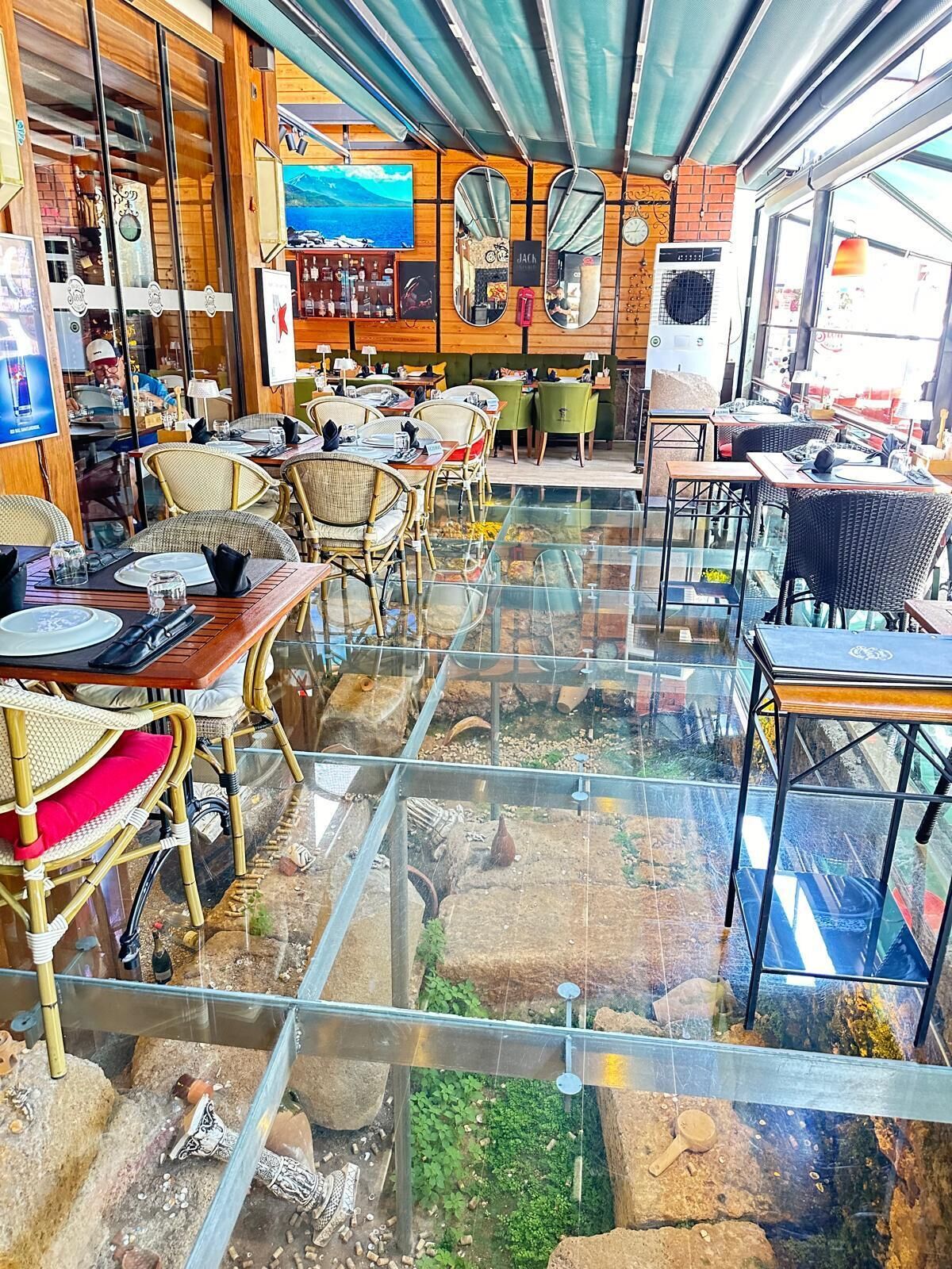 Cocina italiana con vista a la alberca 