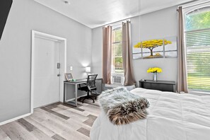1 bedroom, iron/ironing board, WiFi, bed sheets - Cozy Studio Oasis Blocks from Main Street (St Charles)