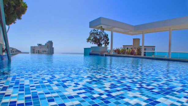 Infinity pool