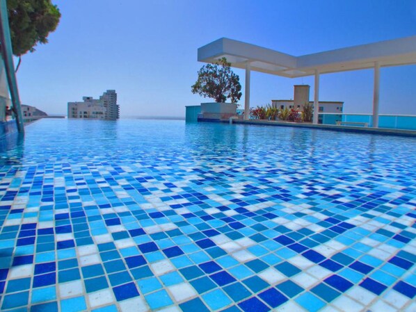 室外泳池；08:00 至 20:00 開放；免費小屋