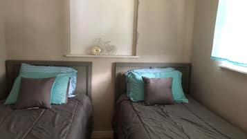 2 slaapkamers, een bureau, een strijkplank/strijkijzer, gratis wifi