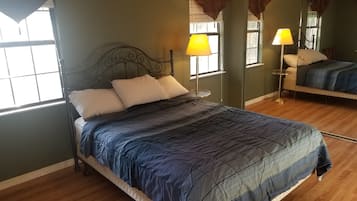 2 bedrooms, desk, iron/ironing board, free WiFi