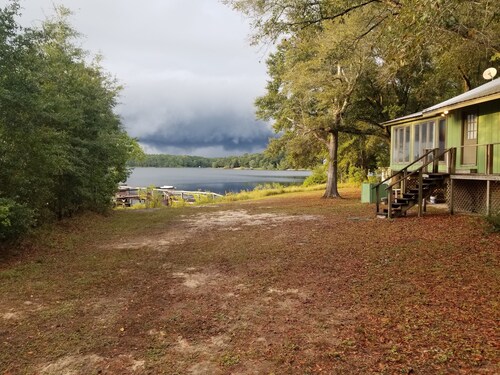 Peaceful, Secluded Lakefront Cabin