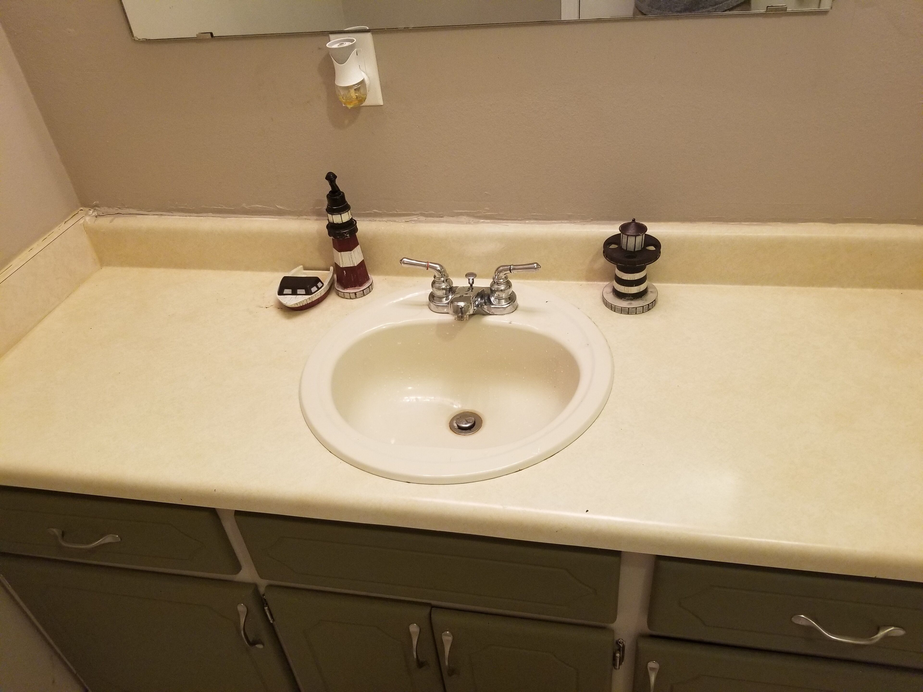 Peaceful, Secluded Lakefront Cabin