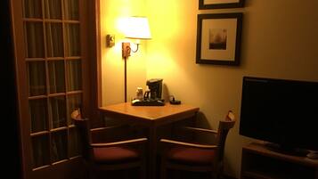 2 Room Suite, 1 King Bed and Sofa Bed | Blackout drapes, soundproofing, iron/ironing board, WiFi (free)