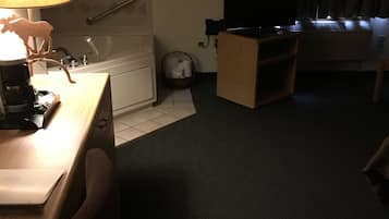 Room, 1 King Bed, Jetted Tub (Sofa Bed)