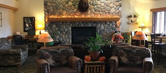 Moose Lake Lodge & Suites