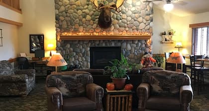 Moose Lake Lodge & Suites