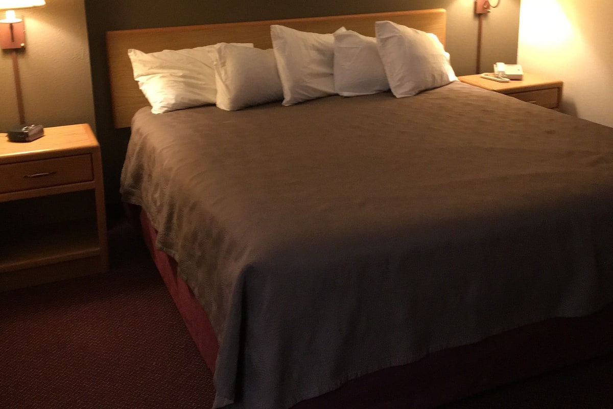 Suite, 1 trĂšs grand lit et 1 canapĂ©-lit | Rideaux dâobscurcissement, systĂšme dâinsonorisation