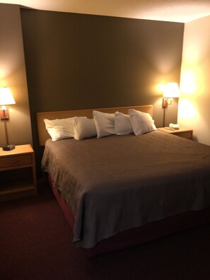 2 Room Suite, 1 King Bed and Sofa Bed | Blackout drapes, soundproofing, iron/ironing board, free WiFi - Moose Lake Lodge & Suites (Moose Lake)