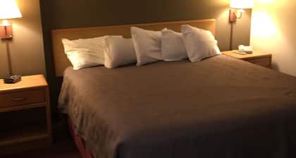 Moose Lake Lodge & Suites