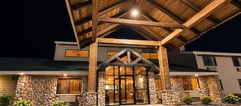 Moose Lake Lodge & Suites
