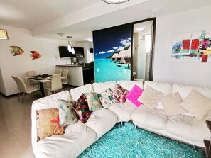 Deluxe-Apartment | Wohnbereich | Smart-TV