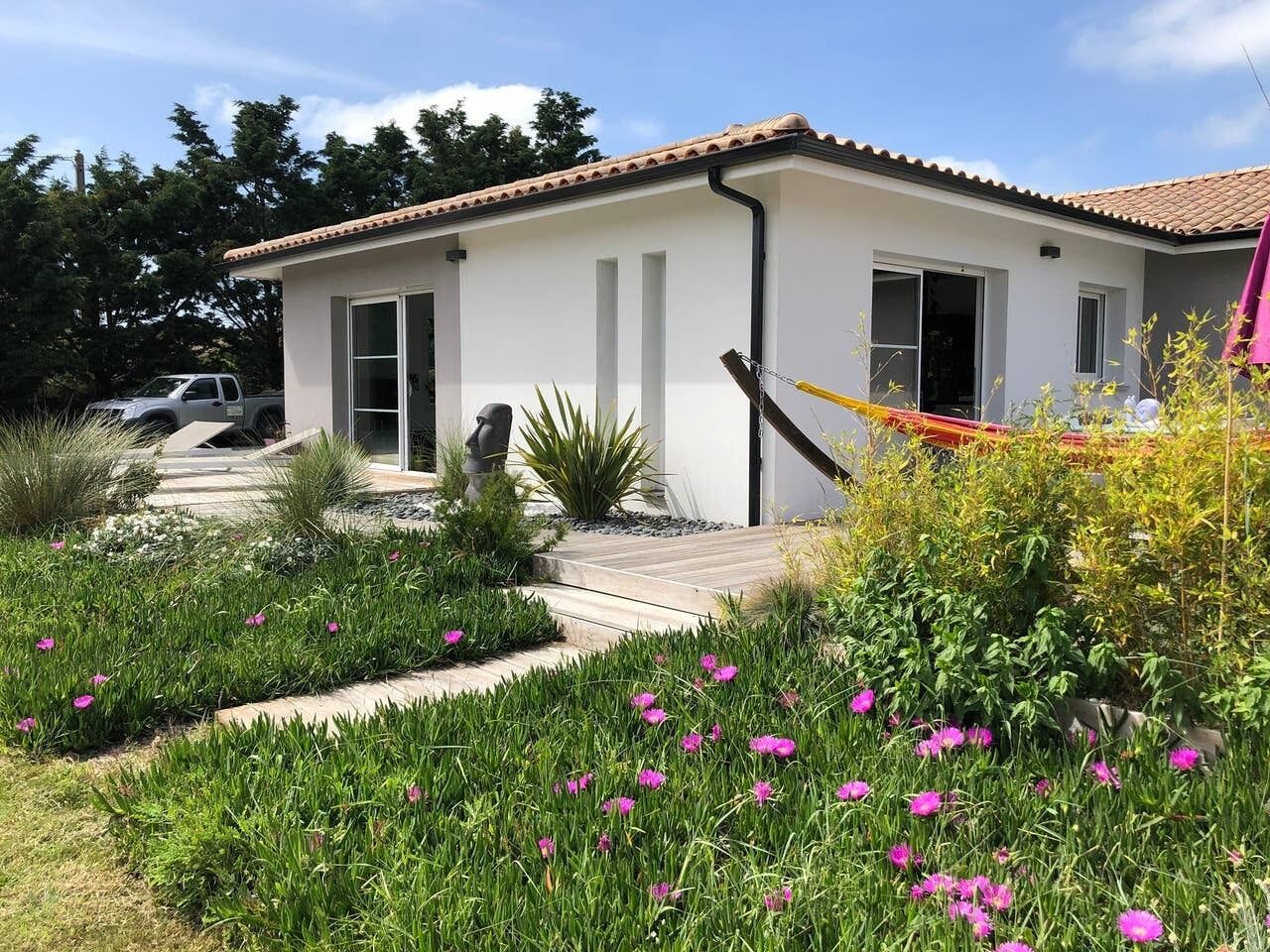 Modern villa 200m from the sea
