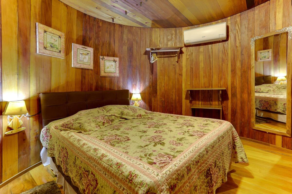 Chalé Superior (Pipa Superior Merlot) | 1 quarto, camas com colchões pillow-top, Wi-Fi de cortesia