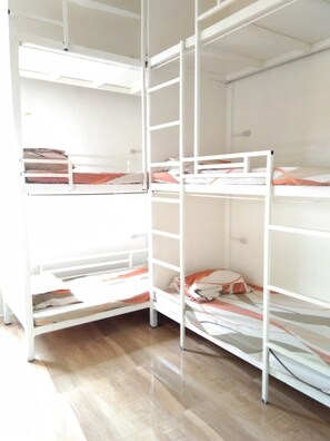 Laptop workspace, free WiFi, bed sheets - Bee-Force Backpackers - Hostel (Lapu-Lapu)