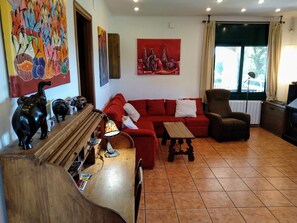 Smart-TV, Kamin, DVD-Player, Tischtennisplatte