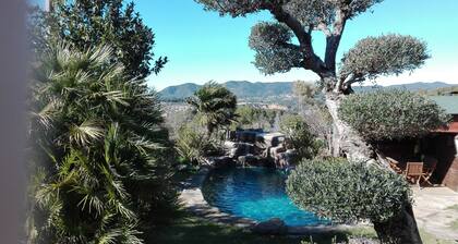 Casa entera cerca de Barcelona ideal familias y grupos. Diversión garantizada.