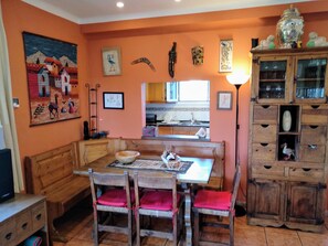 Dining - Entire house near Barcelona ideal families and groups. Guaranteed fun. (Piera)