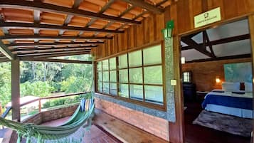 Minibar, wifi gratis y ropa de cama
