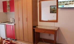 Studio Confort | Coin séjour | Télévision à écran plat