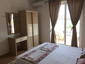 Apartamento, 1 quarto, sacada | 1 quarto, escrivaninha, quartos à prova de som