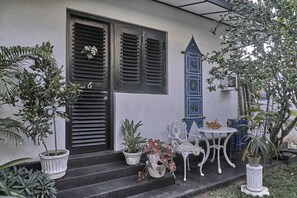 Basic Single Room | Individually decorated, individually furnished, desk, laptop workspace - The Icebear Guesthouse (Negombo)