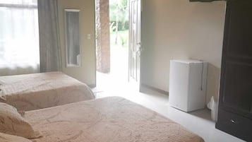 雙人房 | 高級寢具、羽絨被、Tempur-Pedic 床墊、迷你吧