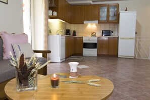 Réfrigérateur, micro-ondes, four, lave-vaisselle