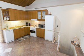 Réfrigérateur, micro-ondes, four, lave-vaisselle