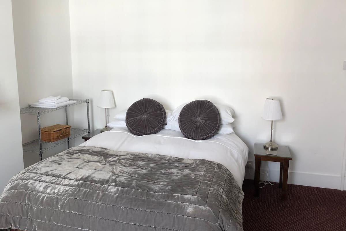 Standard-Doppelzimmer, mit Bad | 1 Schlafzimmer, WLAN