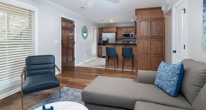 Oxford Square Condo! Perfect Location!