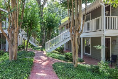 Oxford Square Condo! Perfect Location!