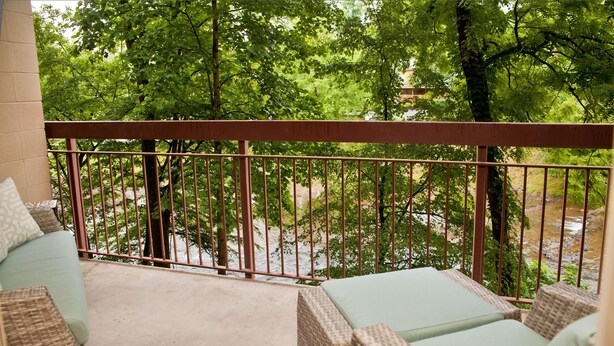 Unclassified image, 1 of 27, button - Cedar Lodge 104 (Pigeon Forge)