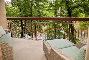 Condo, varias camas (Cedar Lodge 104) | Balcón
