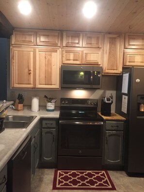 Fridge, microwave, oven, stovetop - Tee & Jeep's cozy condo (Pinetop)