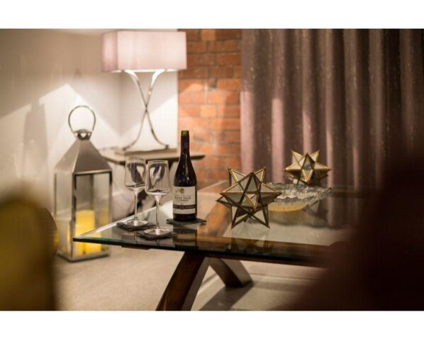 Luxury Apartment, Ensuite, River View | Lounge