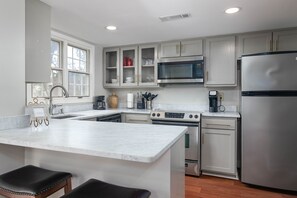 Oven - Oxford Square! Amazing Location! Map in Photos (Oxford)