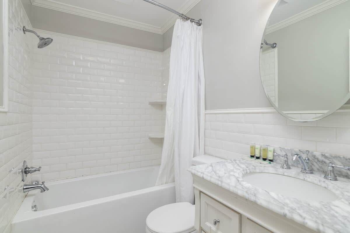 Shower, hair dryer, towels, shampoo
