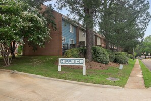 Exterior - Oxford Square! Amazing Location! Map in Photos (Oxford)