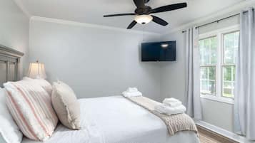 2 bedrooms, iron/ironing board, free WiFi, bed sheets