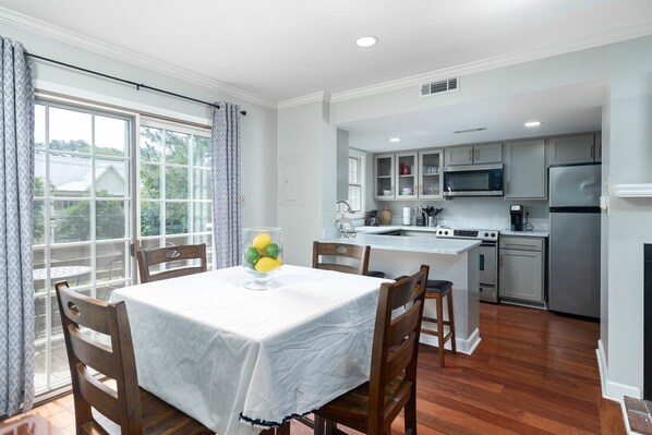 Dining - Oxford Square! Amazing Location! Map in Photos (Oxford)